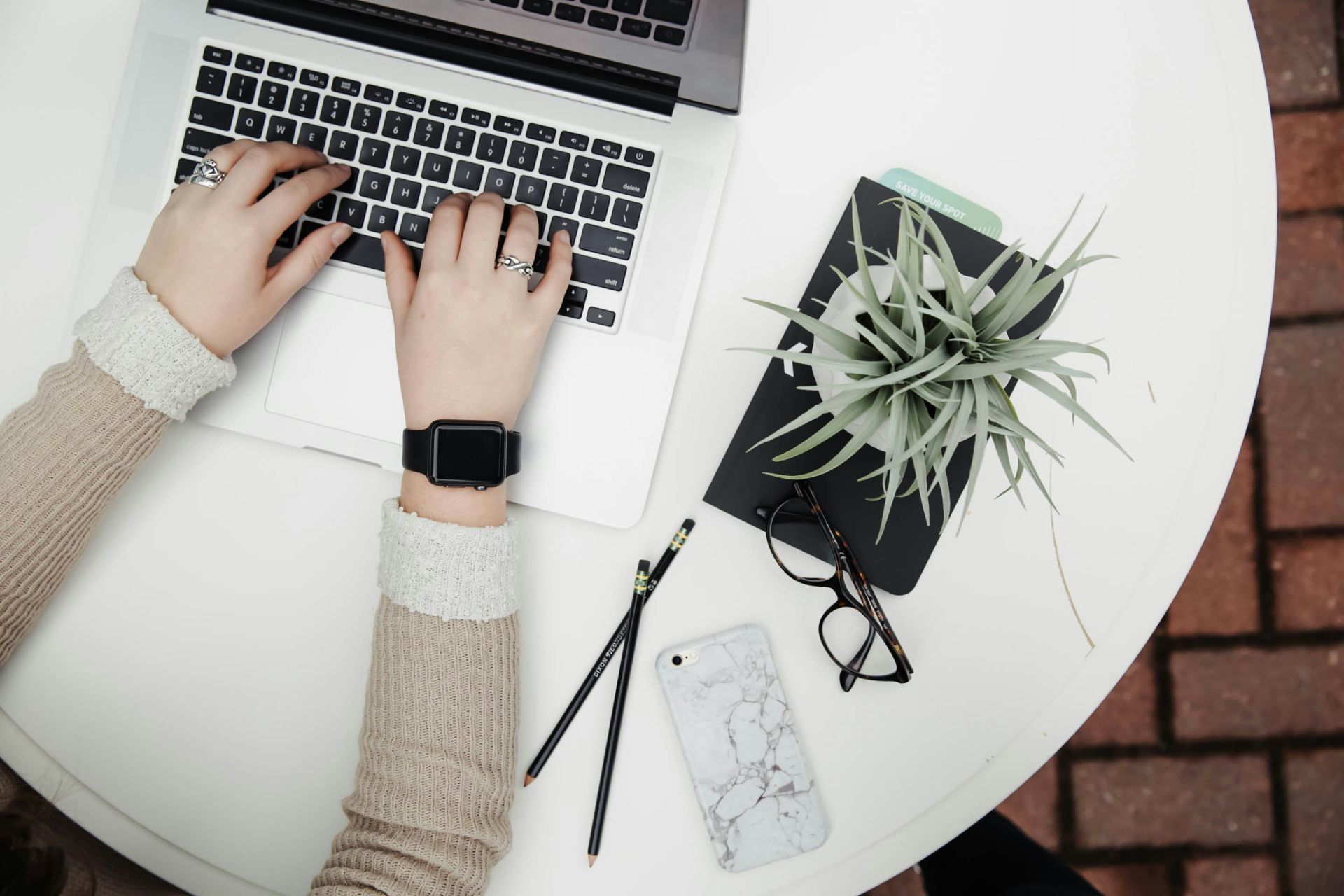 corinne-kutz-tmi2-r5nfo-unsplash